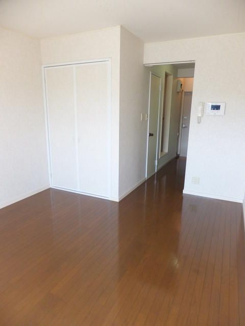 居室・リビング　※写真は反転別部屋です