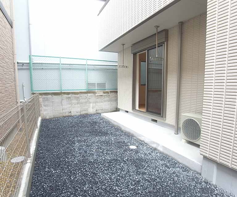 バルコニー　１階はとても広い専用庭です。
