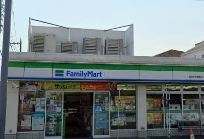 コンビニ　ファミリーマート日吉本町駅前店（コンビニ）まで523m