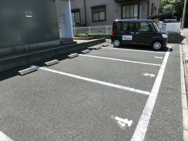 駐車場　満車の際は近隣の月極をお探しします
