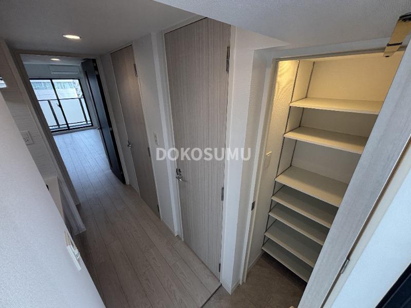 玄関　住まいの顔として相応しい、気品とゆとりのあるエントランス。