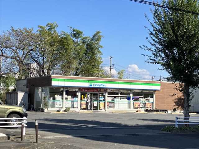 コンビニ　ファミリーマート東名町田店（コンビニ）まで2072m