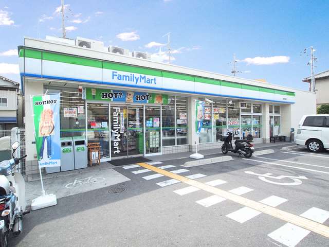 コンビニ　ファミリーマート（コンビニ）まで967m