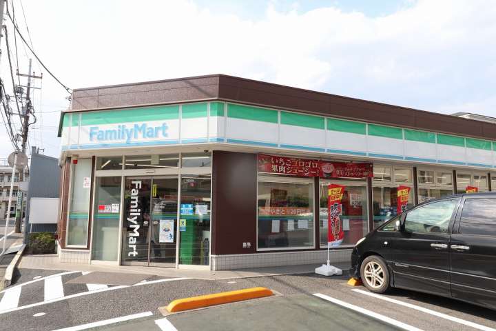 コンビニ　ファミリーマート（コンビニ）まで384m