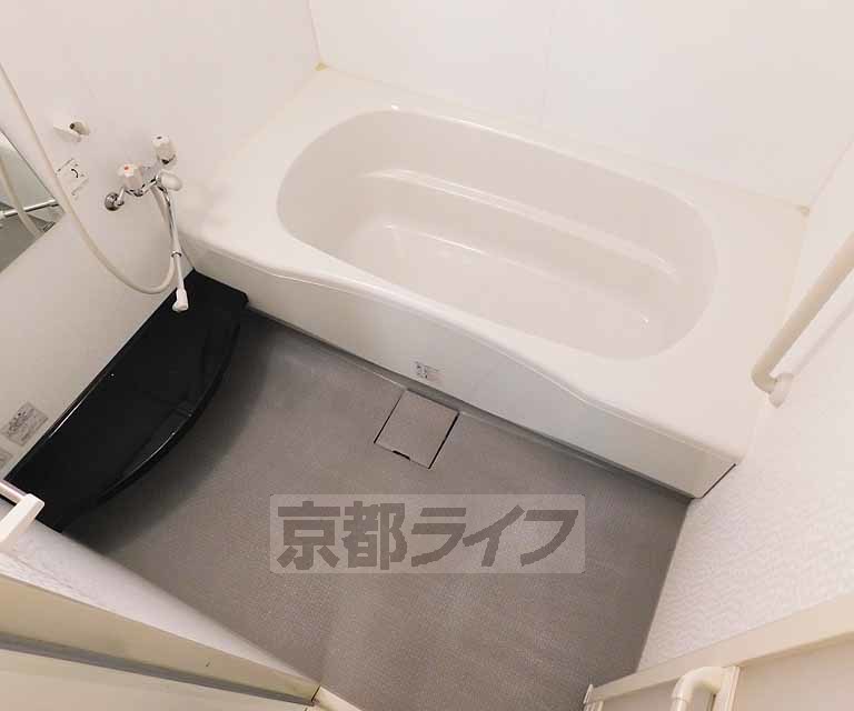 バス・シャワールーム　１坪タイプのお風呂です