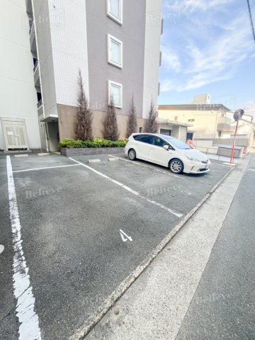 駐車場　駐車スペースもあります☆