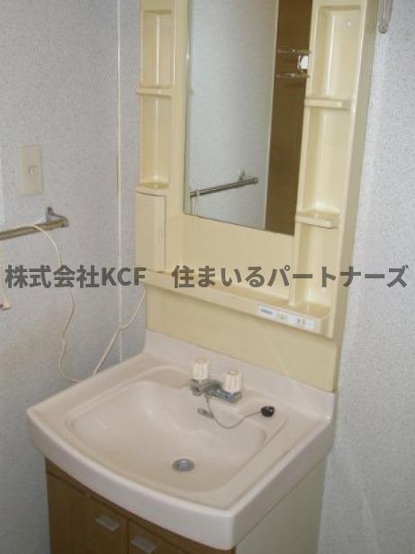 洗面設備　使いやすい独立洗面台です