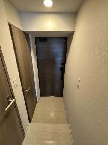 玄関　※別部屋の参考写真です。