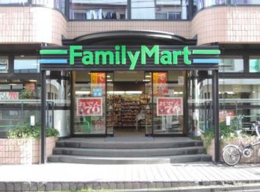 コンビニ　ファミリーマート 南青山四丁目店（コンビニ）まで307m
