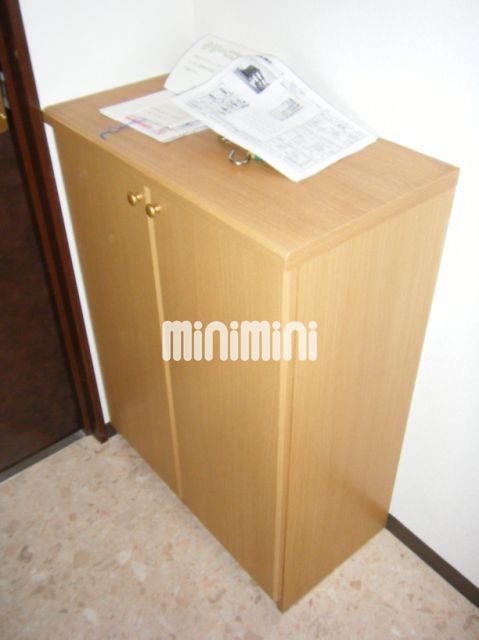 玄関　下駄箱も完備です。