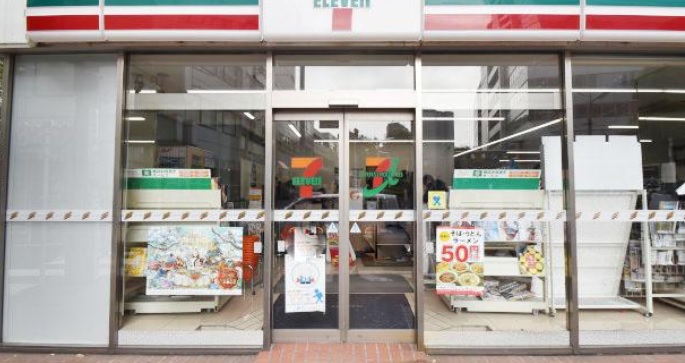 コンビニ　セブンイレブン六本木3丁目店（コンビニ）まで200m