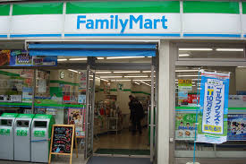 コンビニ　ファミリーマート綾瀬西口店（コンビニ）まで264m
