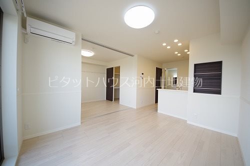 居室・リビング　ＬＤＫ１０．７帖※類似室内
