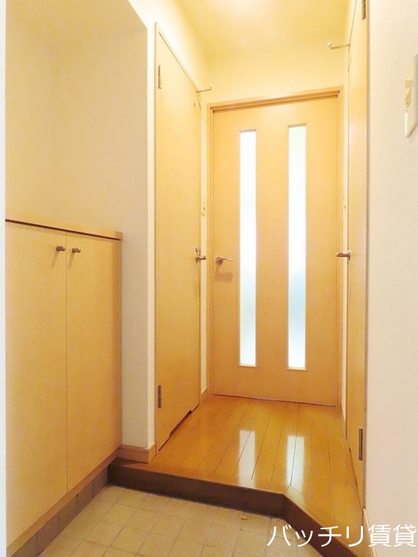 玄関　※同マンション別部屋写真のため、現状優先。