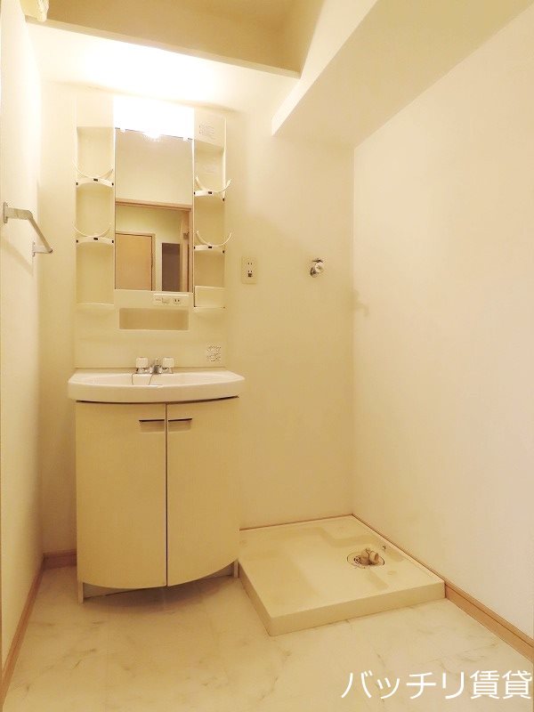 洗面設備　※同マンション別部屋写真のため、現状優先。