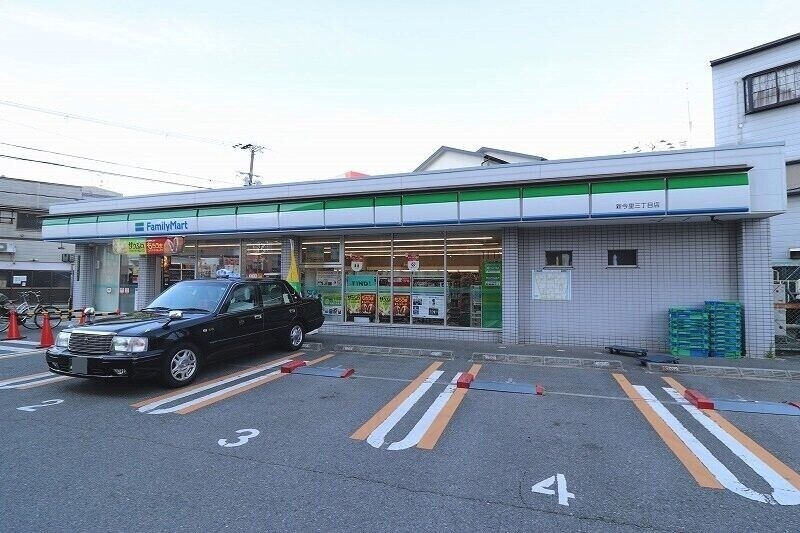 コンビニ　ファミリーマート新今里三丁目店（コンビニ）まで258m