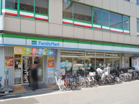 コンビニ　ファミリーマート 亀有北口店（コンビニ）まで609m