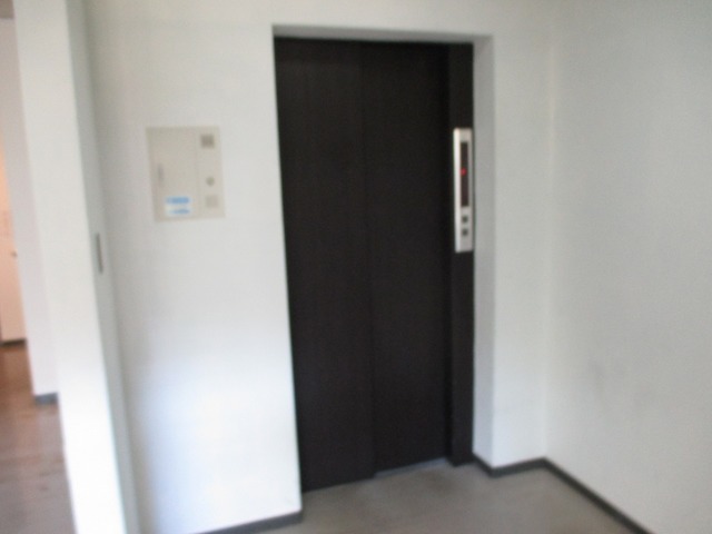 その他共有部分　エレベーターが有るので助かりますね