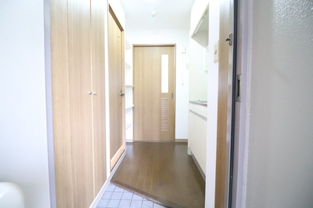 玄関　ゆとりある設計で、お客様を心地よく迎える玄関口。