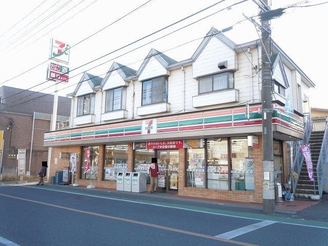 コンビニ　セブンイレブン（コンビニ）まで550m