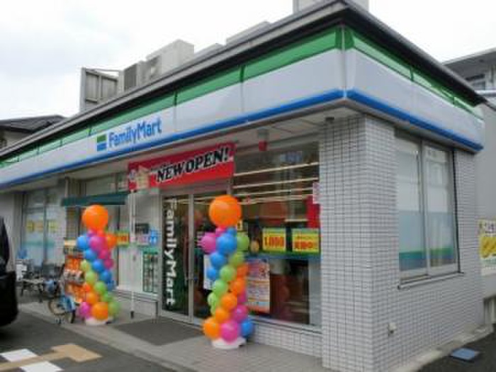 コンビニ　ファミリーマート町田あけぼの病院前店（コンビニ）まで128m