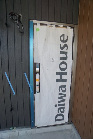 玄関　※建設中の写真です。