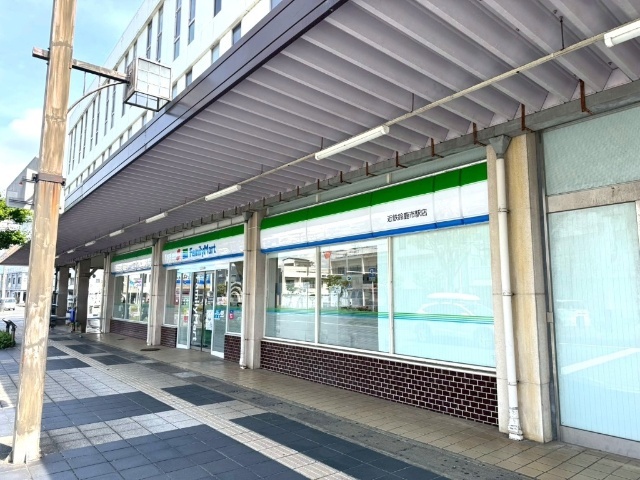 コンビニ　ファミリーマート近鉄鈴鹿市駅店（コンビニ）まで517m