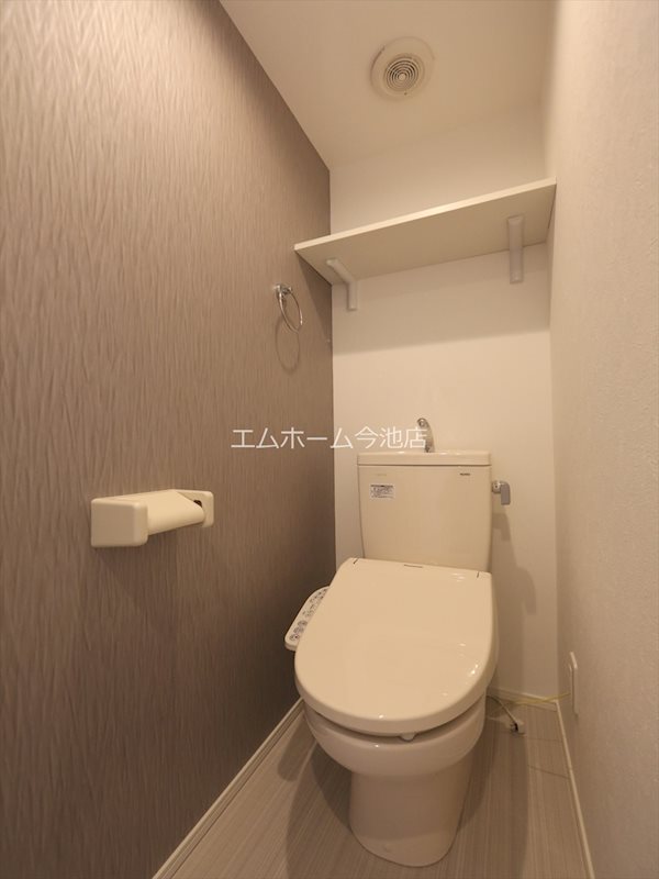 トイレ　温水洗浄暖房便座付トイレ