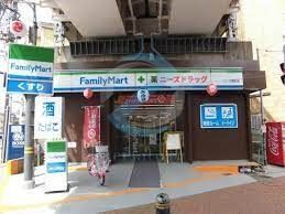 コンビニ　ファミリーマートニーズ浦安店（コンビニ）まで40m