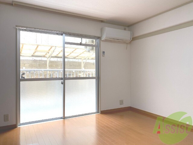 その他部屋・スペース　寝室を別の角度から撮影しました。お昼寝したくなりますね。