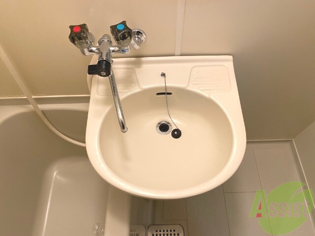 洗面設備　洗面台。朝の身支度はここでばっちり決めましょう。