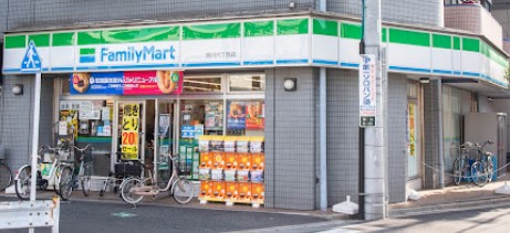 コンビニ　ファミリーマート（コンビニ）まで301m