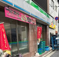 コンビニ　ファミリーマート新井薬師前駅南店（コンビニ）まで317m