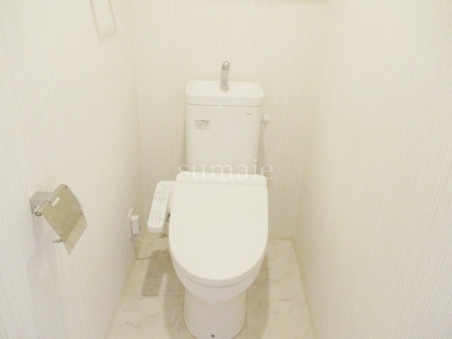 トイレ　温水洗浄便座付きです☆