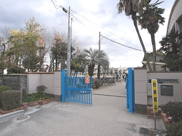 小学校　成美小学校（小学校）まで681m