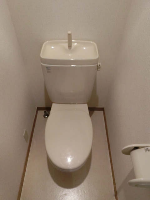 トイレ　清潔感のあるトイレで居心地も良さそう。
