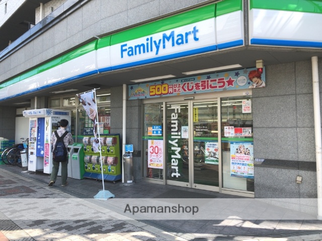 コンビニ　ファミリーマート（コンビニ）まで520m