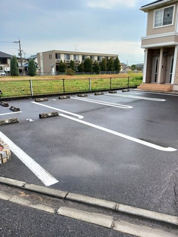 駐車場　駐車場に車を止められます