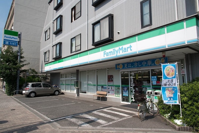 コンビニ　ファミリーマート　小金井桜町店（コンビニ）まで300m