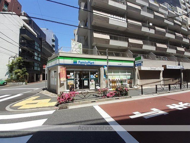 コンビニ　ファミリーマート文京本郷店（コンビニ）まで49m
