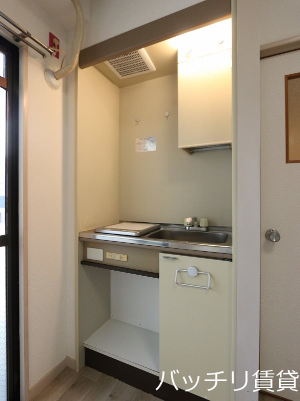 キッチン　画像は別号室イメージの為、現況を優先いたします。