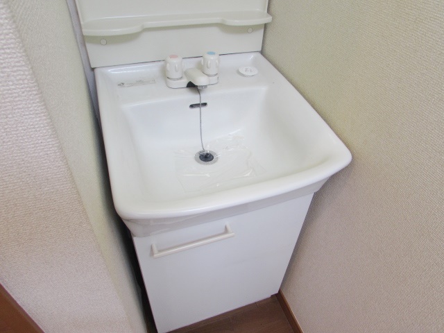 洗面設備　ゆったりとスペースのある洗面所