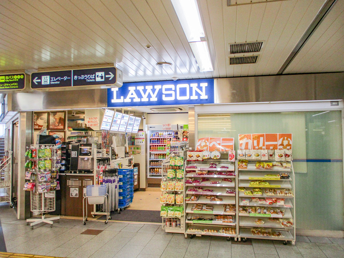 コンビニ　ローソン ＨＡ 阪急高槻市店（コンビニ）まで190m