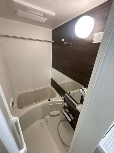 バス・シャワールーム　※同建物の別のお部屋の写真です。