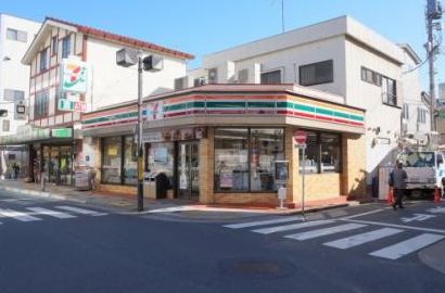 コンビニ　セブンイレブン東小岩5丁目店（コンビニ）まで561m