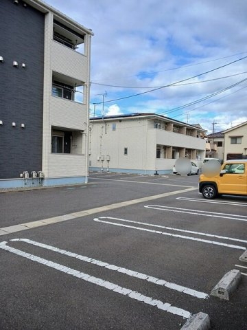 駐車場　駐車場に車を止められます