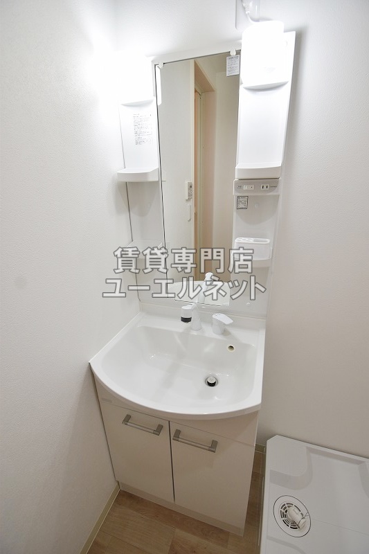 洗面設備　シャワー付洗面台