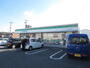 コンビニ　ファミリーマート（コンビニ）まで800m