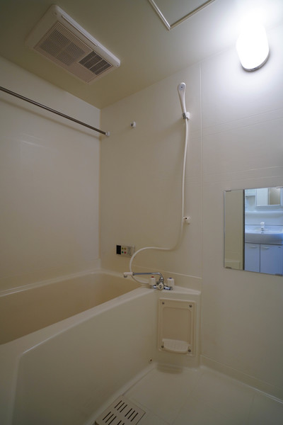 バス・シャワールーム　同じ建物の別の部屋