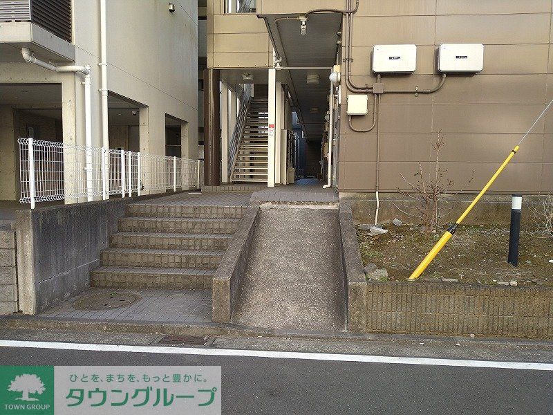 エントランス　駐輪場までスロープあります